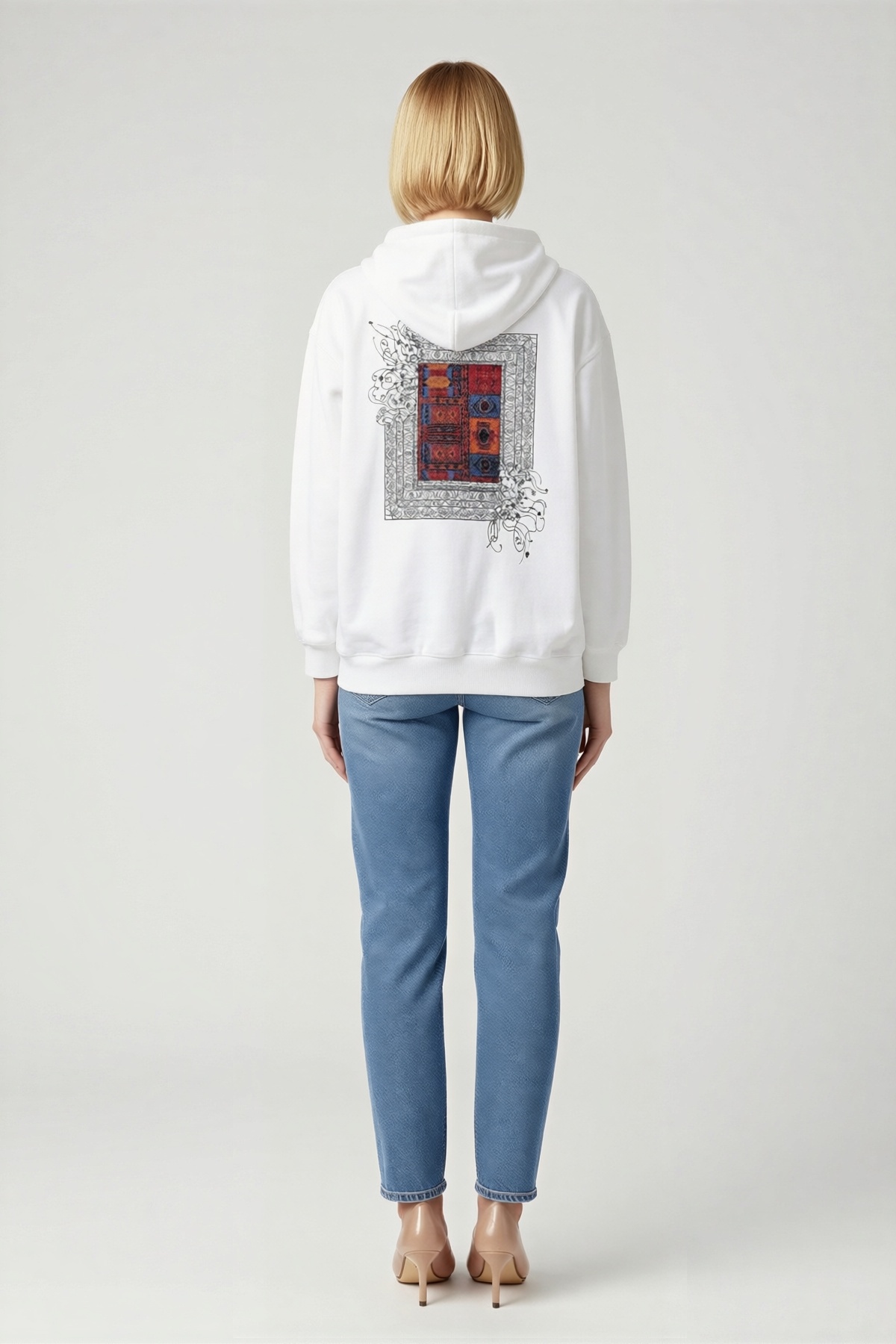 Kadın Uzun Kol Kapşonlu Ön Arka Baskı Detaylı Sweatshirt Kilim Motifli Geniş Cepli Günlük Kesim