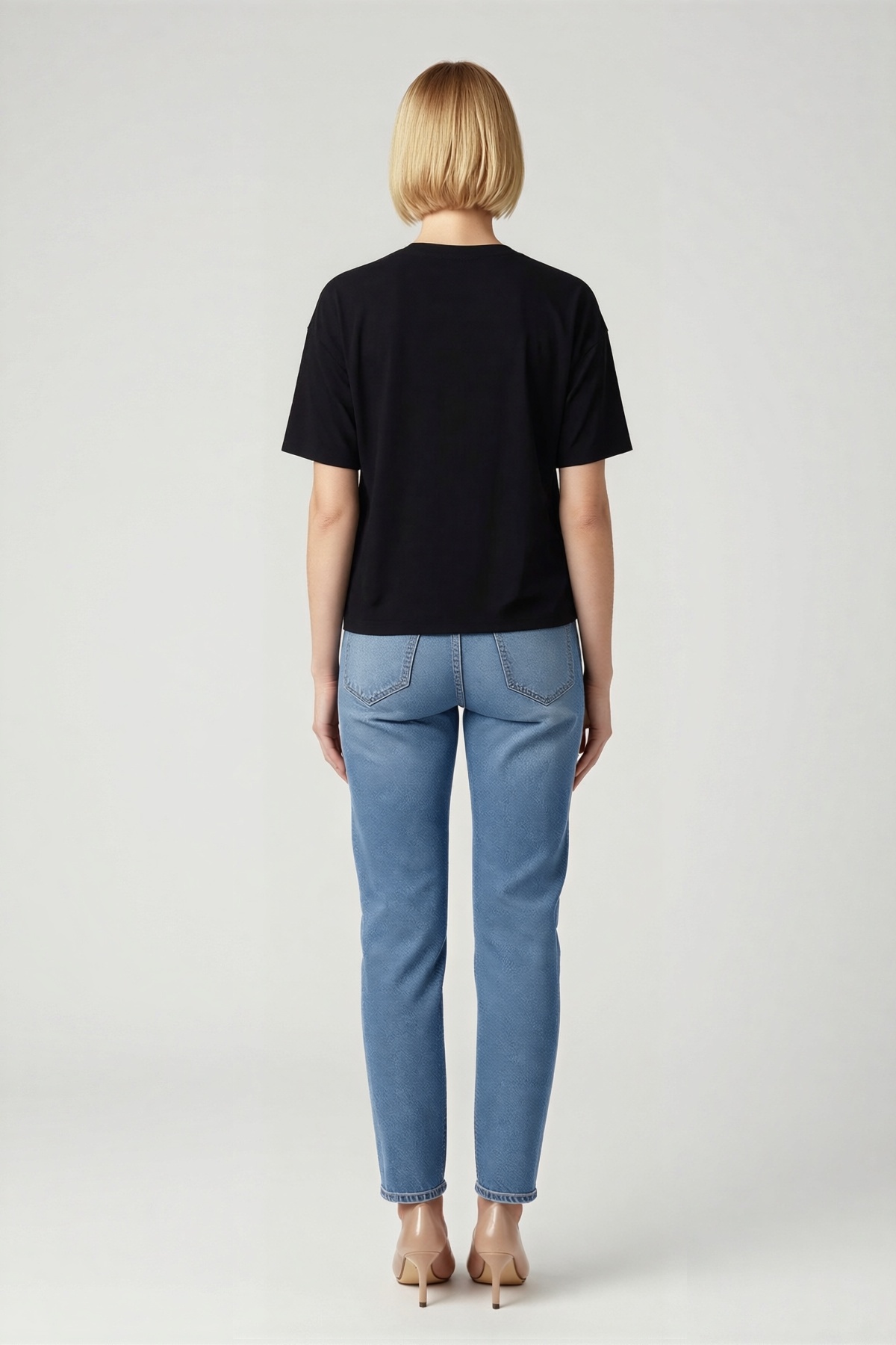 Kadın Oversize Bisiklet Yaka Göğüs Yazılı Minimal Baskılı Düşük Omuzlu Yarım Kollu Rahat Tişört