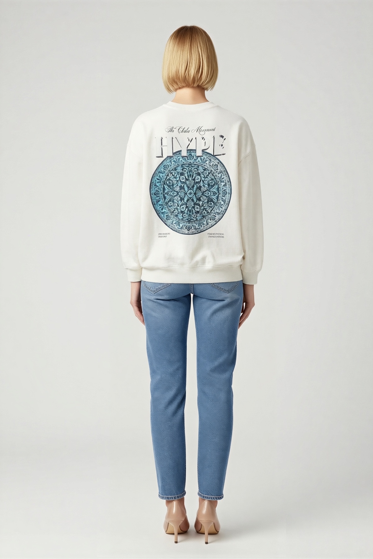 Kadın Üç İplik Bisiklet Yaka Baskılı Sweatshirt Sırtı Halı Motifli Düşük Omuz Oversize Rahat Kalıp