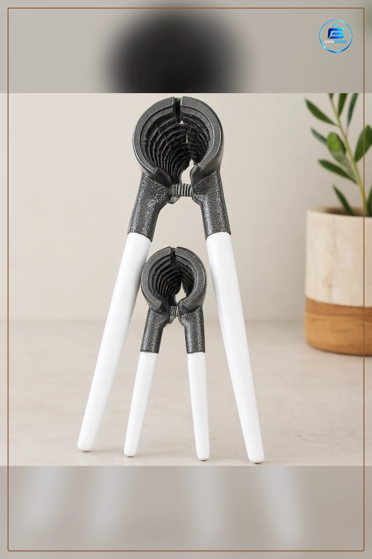 Ceviz ve Fındık Kıracağı Metal Beyaz Saplı Sert Kabuklu Yemiş Kırıcı Ergonomik Mutfak Aleti